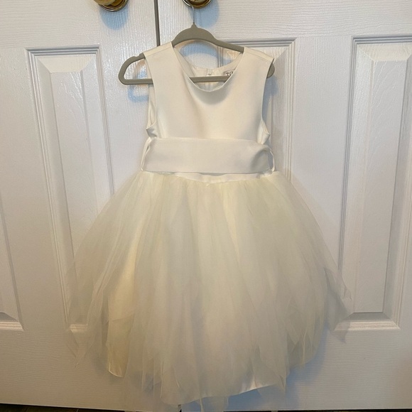 Girls’ white dress communion or wedding apparel worn once size 4T - Picture 1 of 5